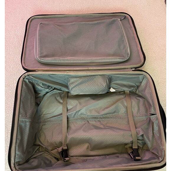 Thule Crossover 25Inch Rolling Backpack Weekend Luggage good condition - Picture 12 of 14